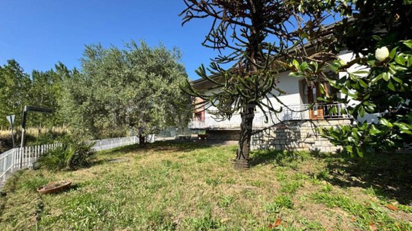 casa indipendente in vendita a Monsummano Terme in zona Pozzarello