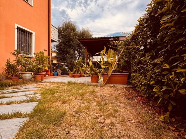 casa indipendente in vendita a Monsummano Terme in zona Bizzarrino