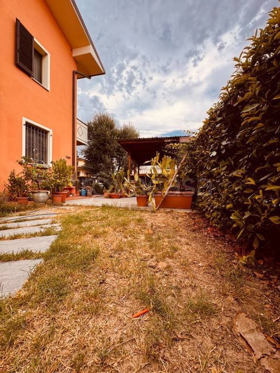 casa indipendente in vendita a Monsummano Terme in zona Bizzarrino