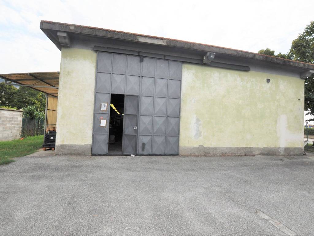 locale commerciale in vendita a Monsummano Terme