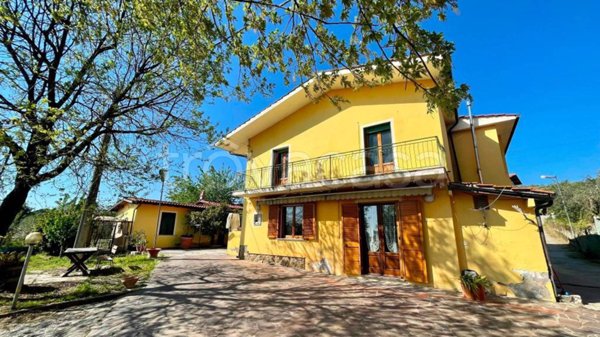 casa indipendente in vendita a Monsummano Terme in zona Montevettolini