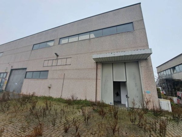 locale commerciale in vendita a Monsummano Terme