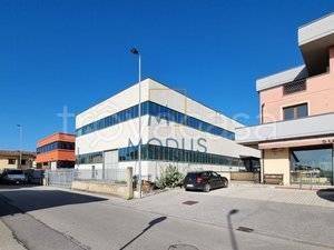 locale commerciale in vendita a Monsummano Terme
