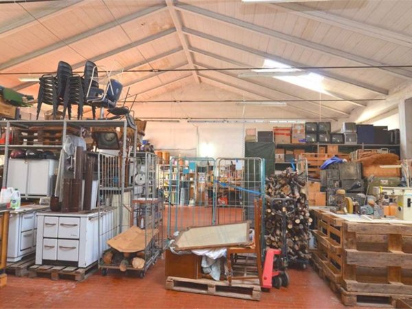locale commerciale in vendita a Monsummano Terme