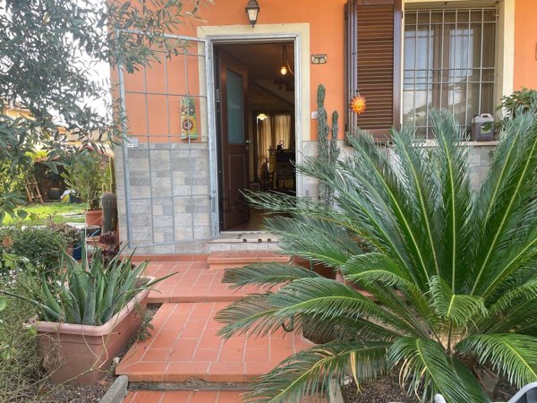 casa indipendente in vendita a Monsummano Terme in zona Bizzarrino