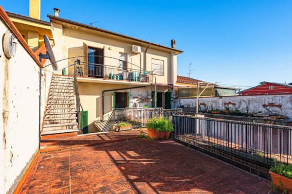 negozio in vendita a Monsummano Terme in zona Pozzarello