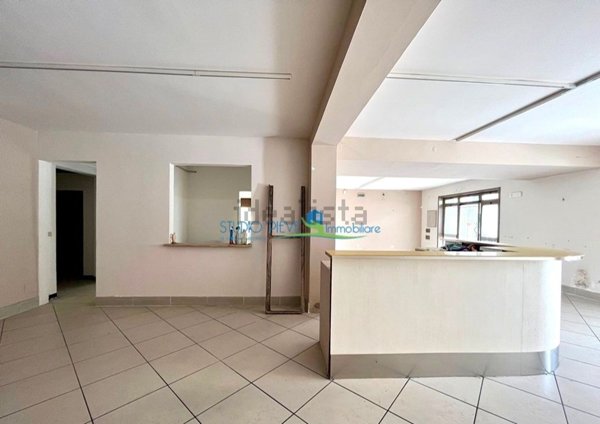 locale commerciale in vendita a Monsummano Terme