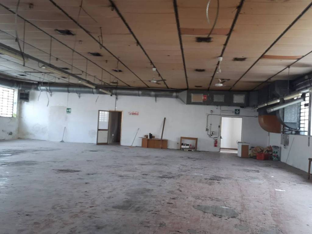 locale commerciale in vendita a Monsummano Terme