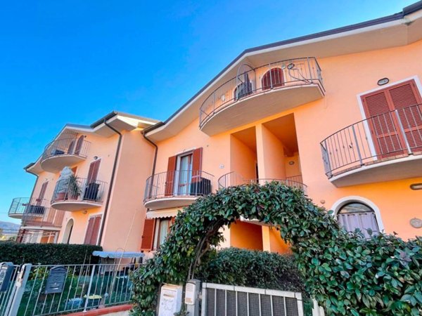 appartamento in vendita a Monsummano Terme in zona Bizzarrino