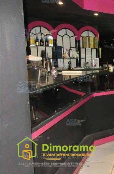 negozio in vendita a Monsummano Terme in zona Uggia