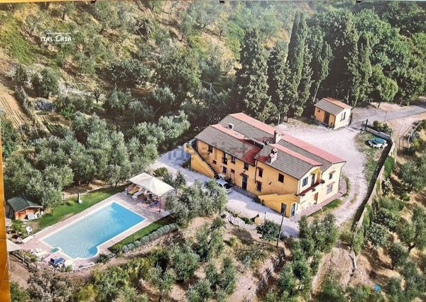 casa indipendente in vendita a Monsummano Terme in zona Montevettolini