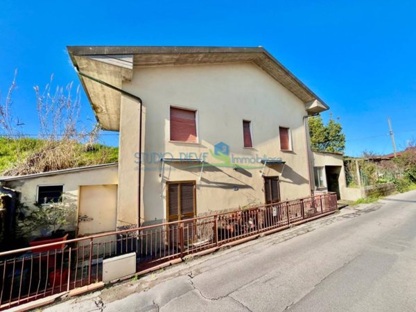 casa indipendente in vendita a Monsummano Terme in zona Grotta Parlanti