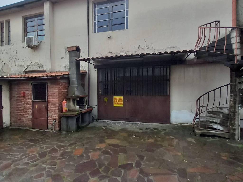 locale commerciale in vendita a Monsummano Terme