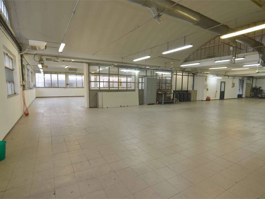 locale commerciale in vendita a Monsummano Terme