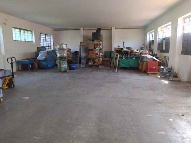 locale commerciale in vendita a Monsummano Terme