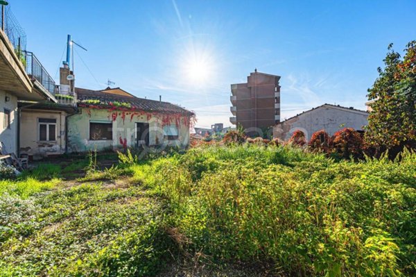 locale commerciale in vendita a Monsummano Terme