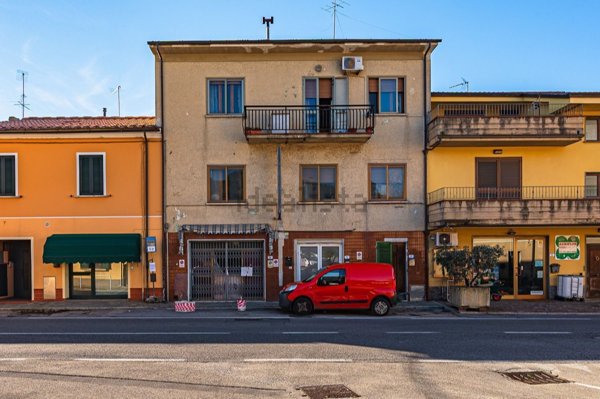 locale commerciale in vendita a Monsummano Terme