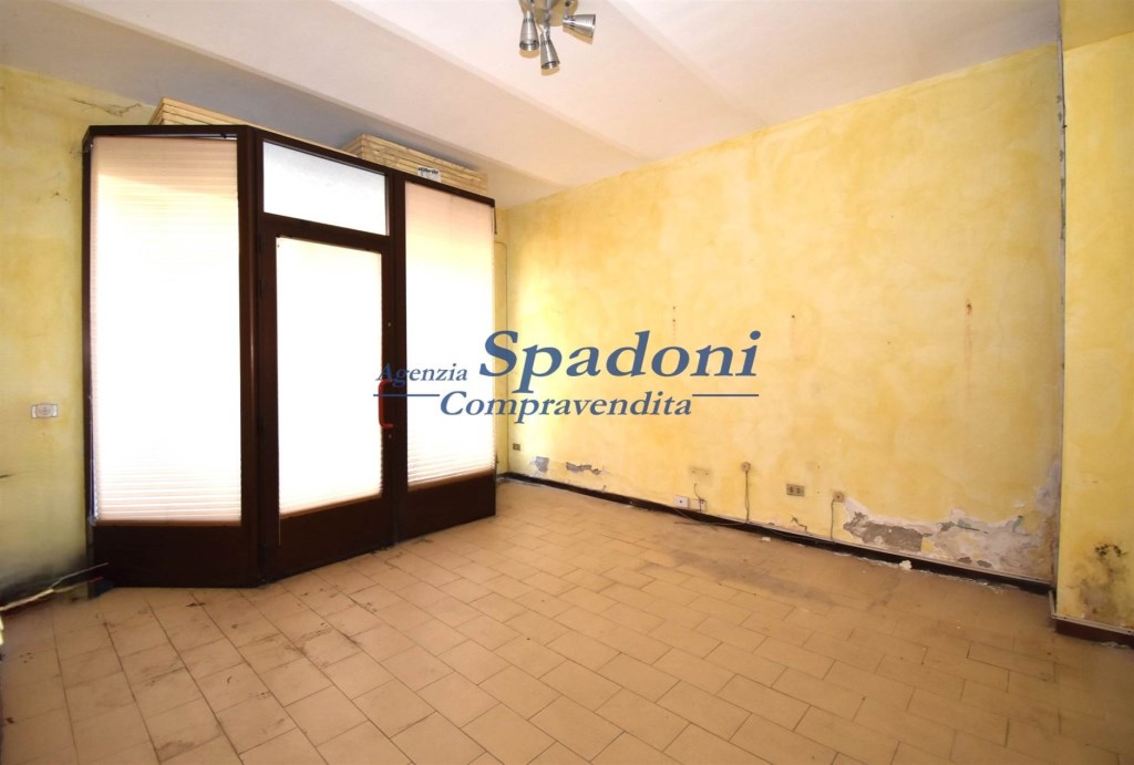 locale commerciale in vendita a Monsummano Terme