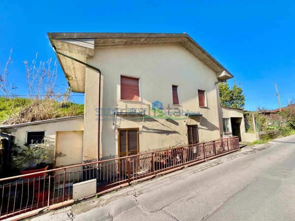 casa indipendente in vendita a Monsummano Terme in zona Grotta Parlanti