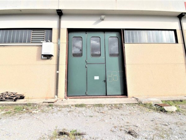 locale commerciale in vendita a Monsummano Terme