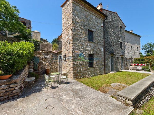 casa indipendente in vendita a Monsummano Terme in zona Monsummano Alto