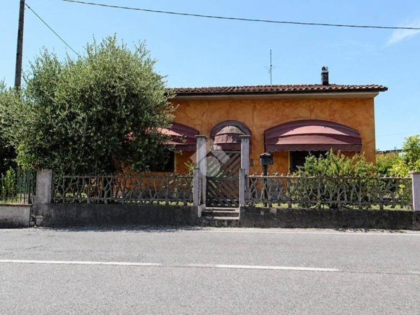 casa indipendente in vendita a Monsummano Terme in zona Cintolese