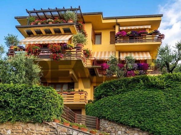 villa in vendita a Monsummano Terme in zona Grotta Parlanti