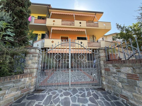 casa indipendente in vendita a Monsummano Terme in zona Grotta Parlanti