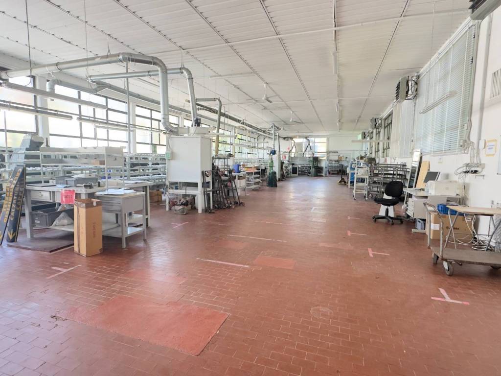 locale commerciale in vendita a Monsummano Terme
