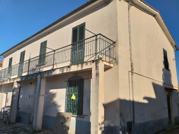 appartamento in vendita a Montale in zona Stazione