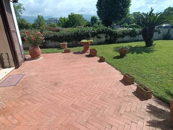 casa indipendente in vendita a Montale in zona Stazione