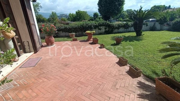casa indipendente in vendita a Montale in zona Stazione