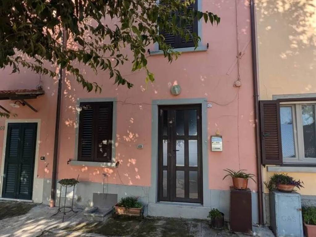 casa indipendente in vendita a Montale in zona Tobbiana