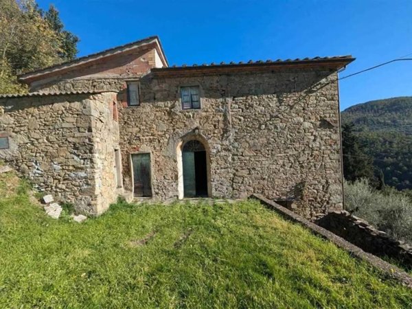 casale in vendita a Montale in zona Tobbiana