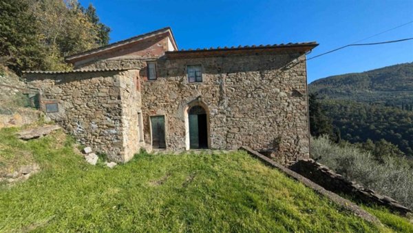 casale in vendita a Montale in zona Tobbiana