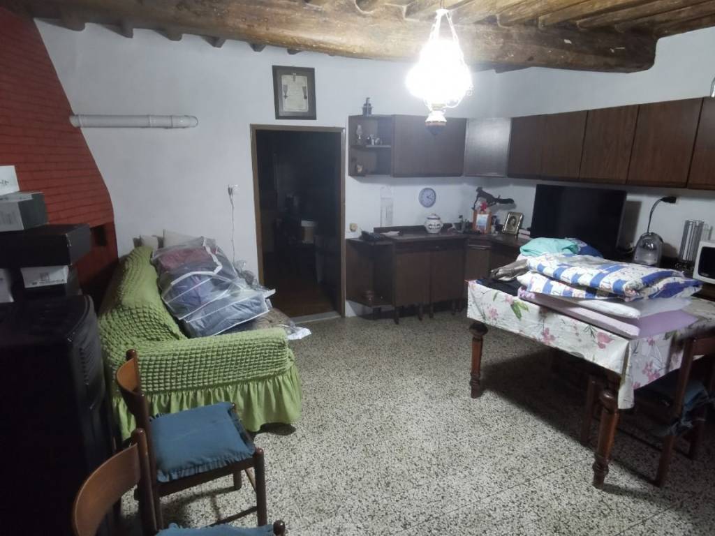 casa indipendente in vendita a Montale in zona Tobbiana