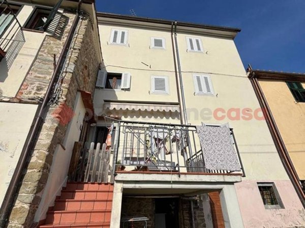 casa indipendente in vendita a Montale in zona Tobbiana