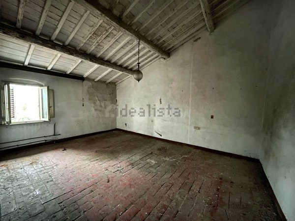 appartamento in vendita a Montale in zona Stazione