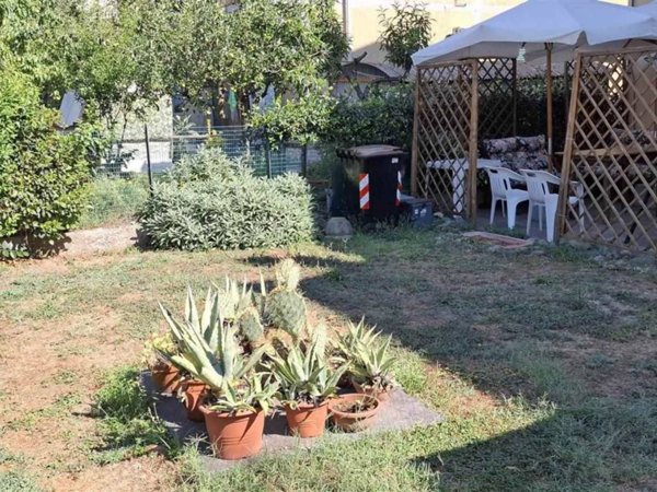 casa indipendente in vendita a Montale in zona Stazione