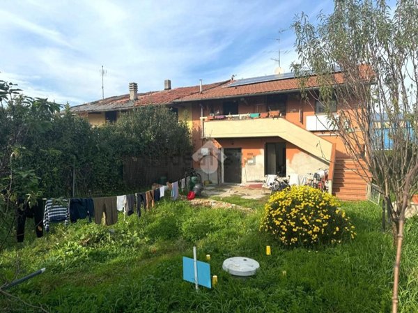 casa indipendente in vendita a Montale in zona Stazione
