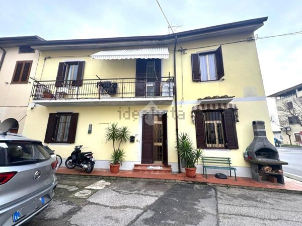 casa indipendente in vendita a Montale in zona Stazione