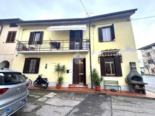 casa indipendente in vendita a Montale in zona Stazione