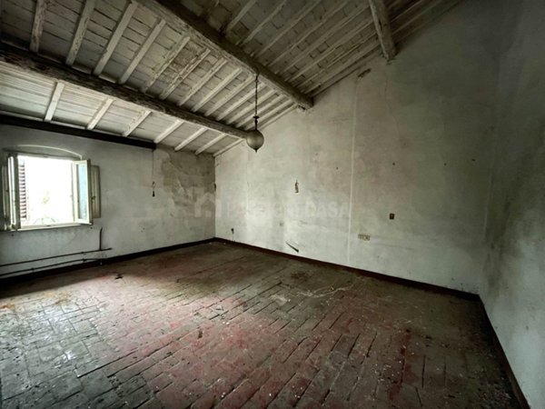 casa indipendente in vendita a Montale in zona Stazione