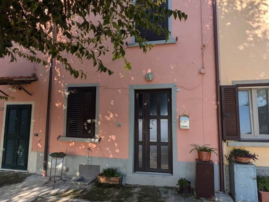 casa indipendente in vendita a Montale in zona Tobbiana