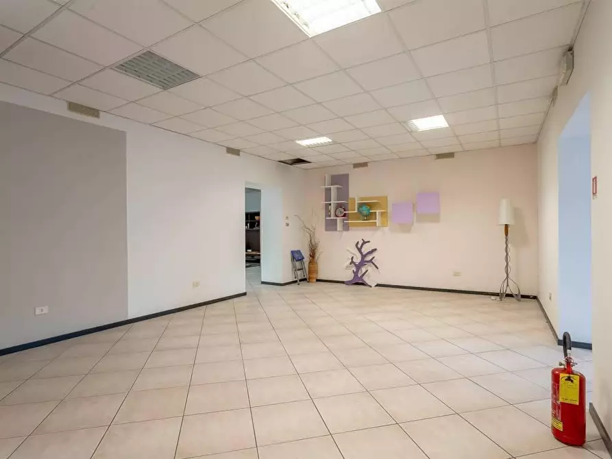 locale commerciale in vendita a Montale in zona Stazione