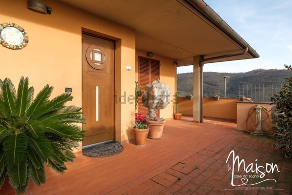 casa indipendente in vendita a Montale in zona Tobbiana