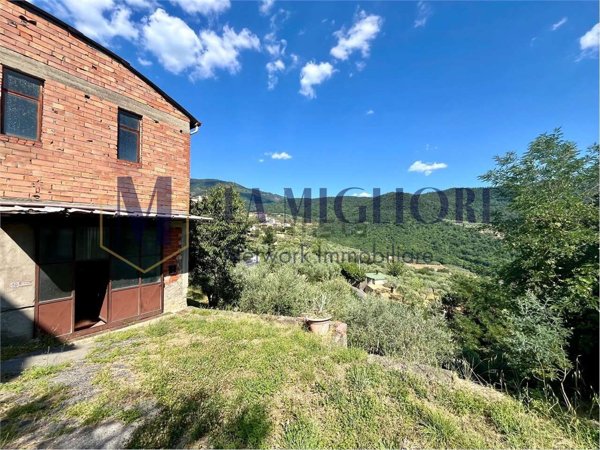 locale di sgombero in vendita a Montale in zona Tobbiana