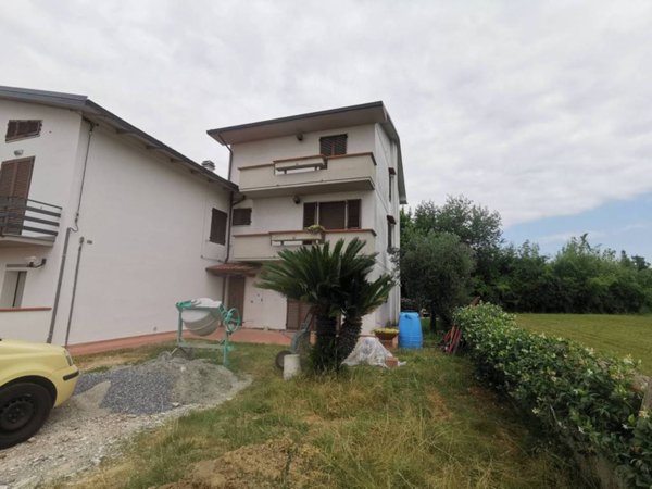 casa indipendente in vendita a Montale in zona Stazione