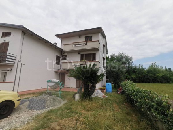 casa indipendente in vendita a Montale in zona Stazione