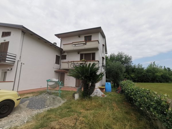 casa indipendente in vendita a Montale in zona Stazione